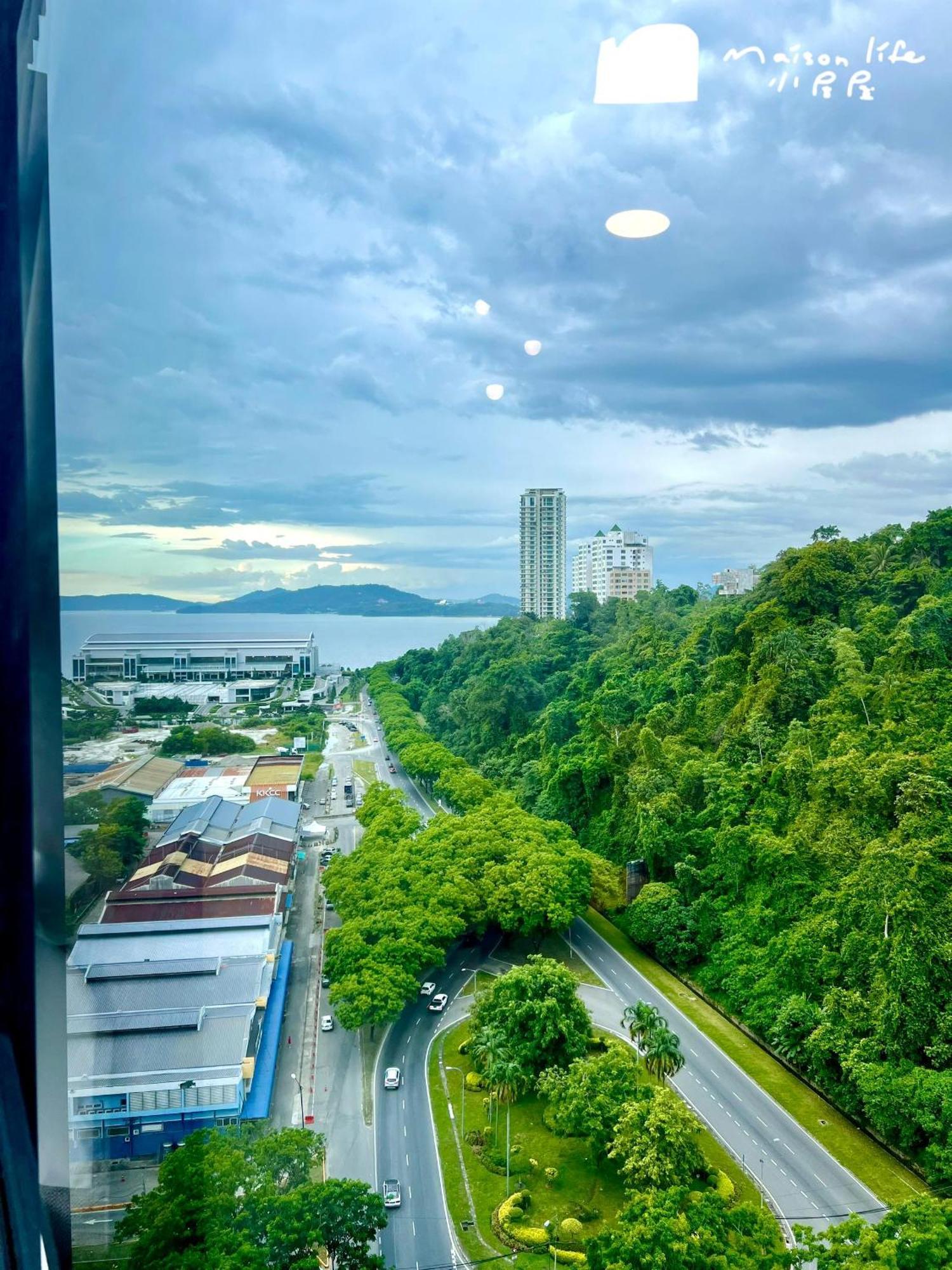 Maison Life 小居屋 Jesselton Quay Citypads Kota Kinabalu Exteriör bild